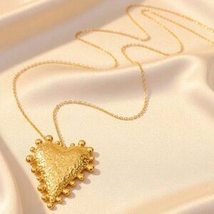 Elegant Gold Heart Pendant Necklace